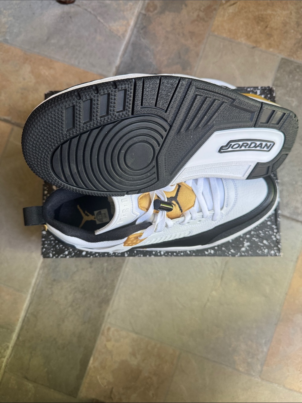 Jordan spizike low Men’s Low-Top Sneakers in White, Black & Gold - Picture 3 of 8